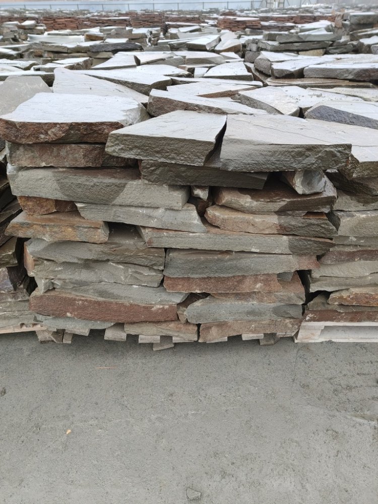 Плитняк песчаник серо-зелёный для мощения 60-65 мм купить в Севастополе