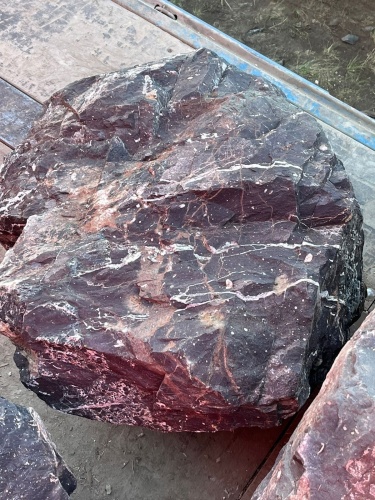 Камни для ландшафтного дизайна красно-фиолетовые 10-60 килограмм купить в Севастополе