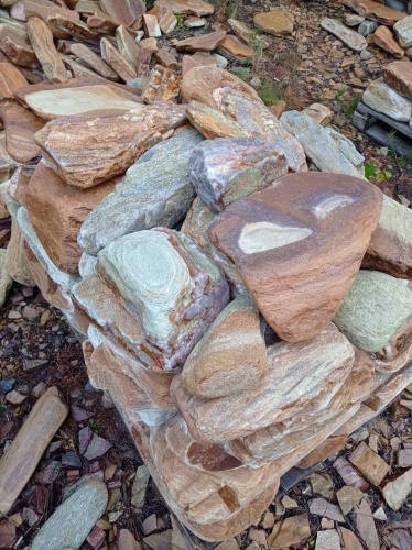 Златолит жёлтый, жёлто-зелёный глыбки и валуны для ланшафтного дизайна купить в Севастополе