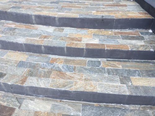 Плитка из Златолита Уральского для лестницы купить в Севастополе