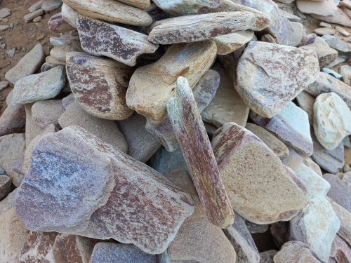 Златолит жёлтый, жёлто-зелёный глыбки и валуны для ланшафтного дизайна купить в Севастополе