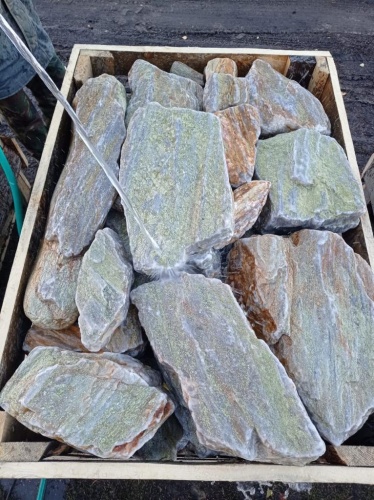 Златолит жёлтый, жёлто-зелёный глыбки и валуны для ланшафтного дизайна купить в Севастополе