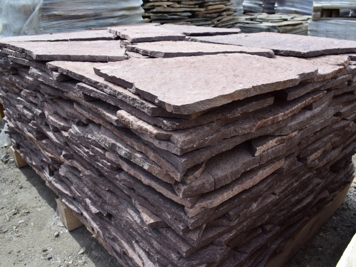 Плитняк лемезит бордовый для облицовки цоколя 20-25 мм  купить в Севастополе