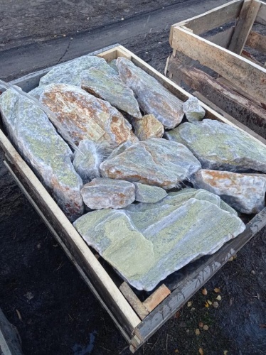 Златолит жёлтый, жёлто-зелёный глыбки и валуны для ланшафтного дизайна купить в Севастополе