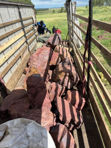 Ландшафтные глыбы красно-фиолетовые 200-1000 килограмм купить в Севастополе