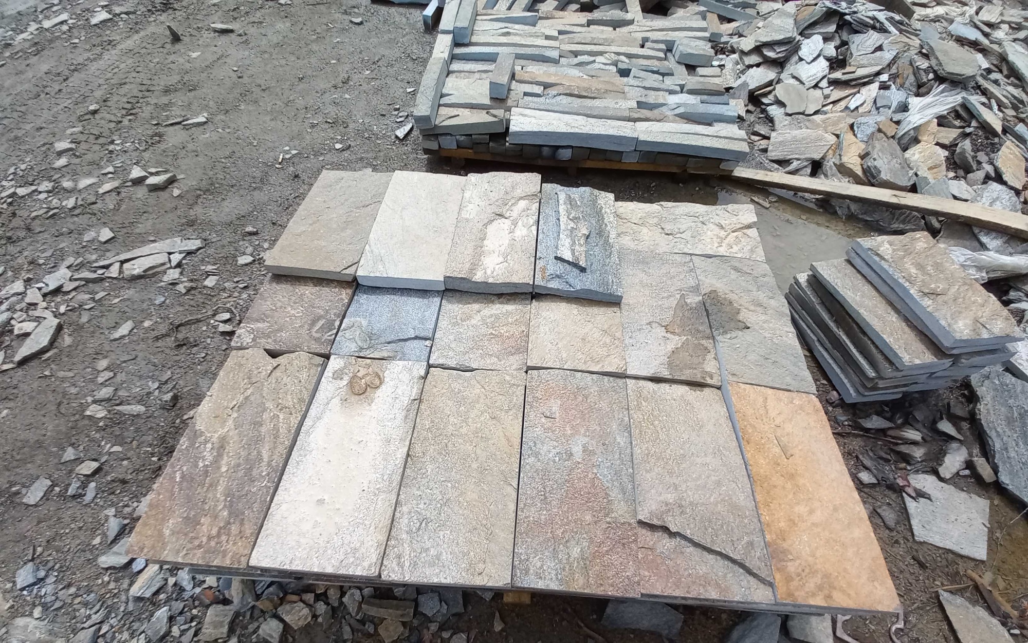 Плитка пилёная златолит Уральский для фасада купить в Севастополе