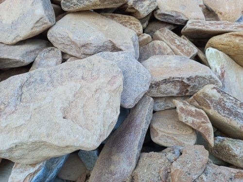 Златолит жёлтый, жёлто-зелёный глыбки и валуны для ланшафтного дизайна купить в Севастополе