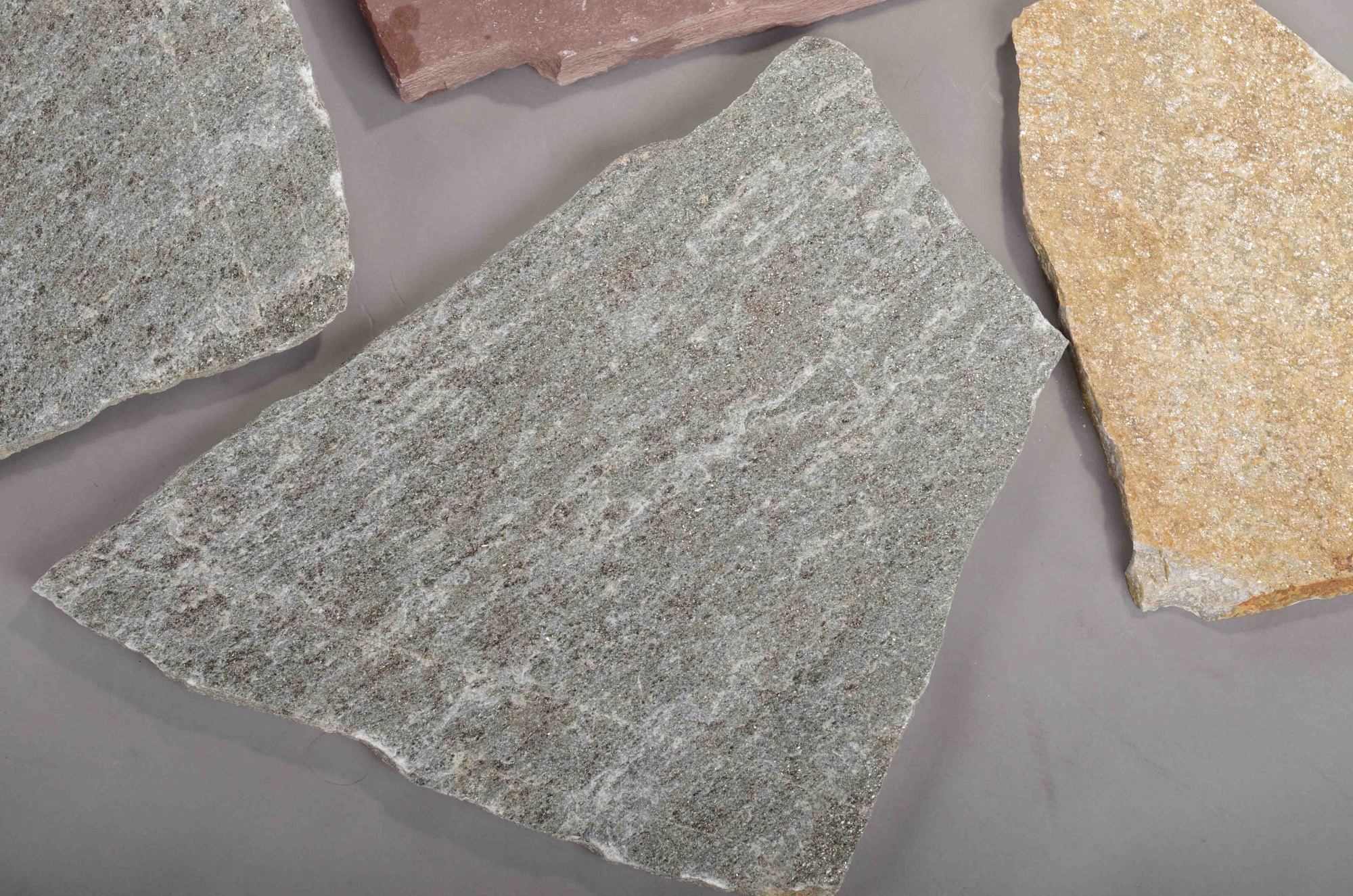 Плитняк златолит Уральский  для фасада купить в Севастополе