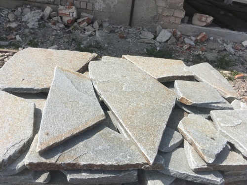 Златолит серебристый галтованный для лестниц купить в Севастополе